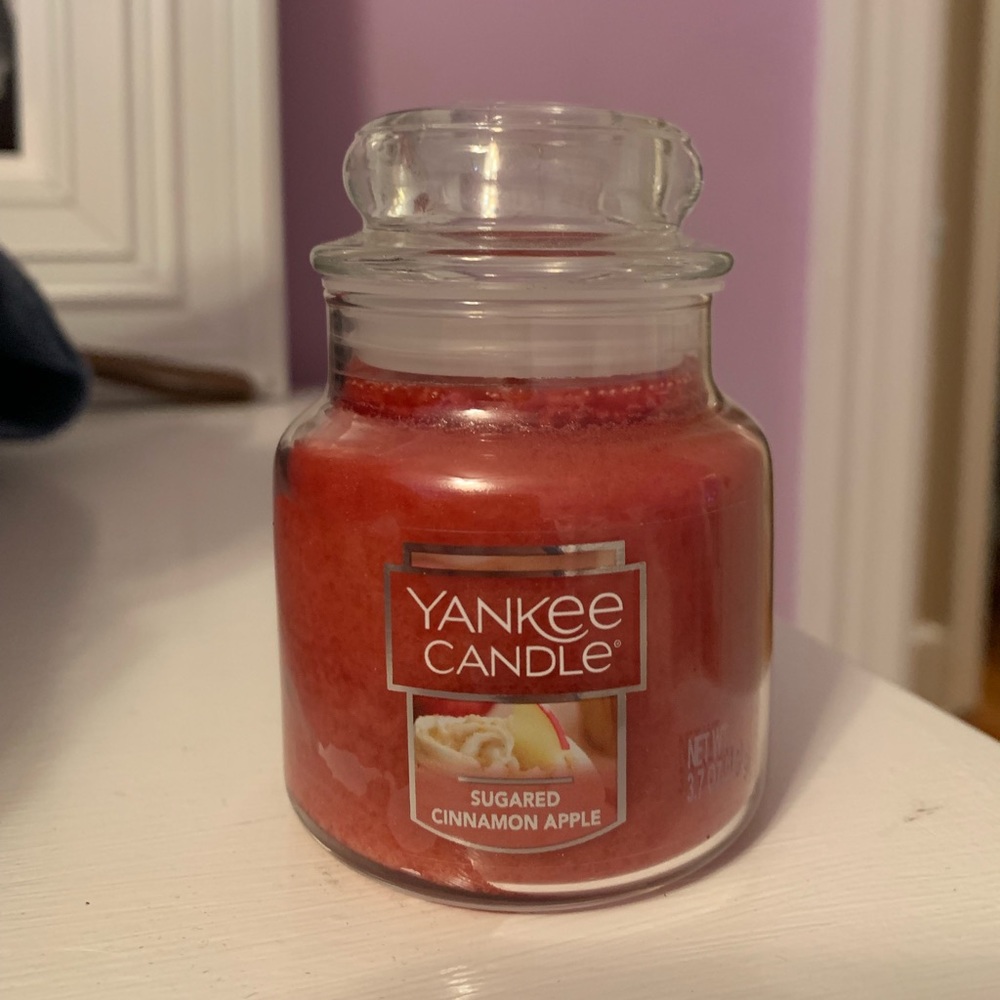 Brand new Sugared Cinnamon Apple Yankee Candle
